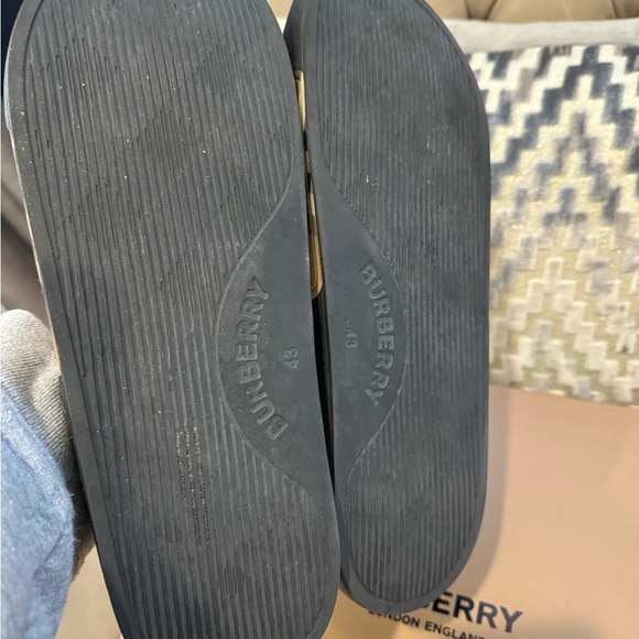 Men’s Burberry slides - Picture 6 of 6
